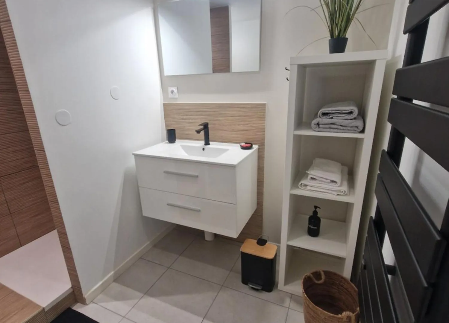 Appartement Avec Exterieur Pour 3 A 4 Personnes Véranne 0*,